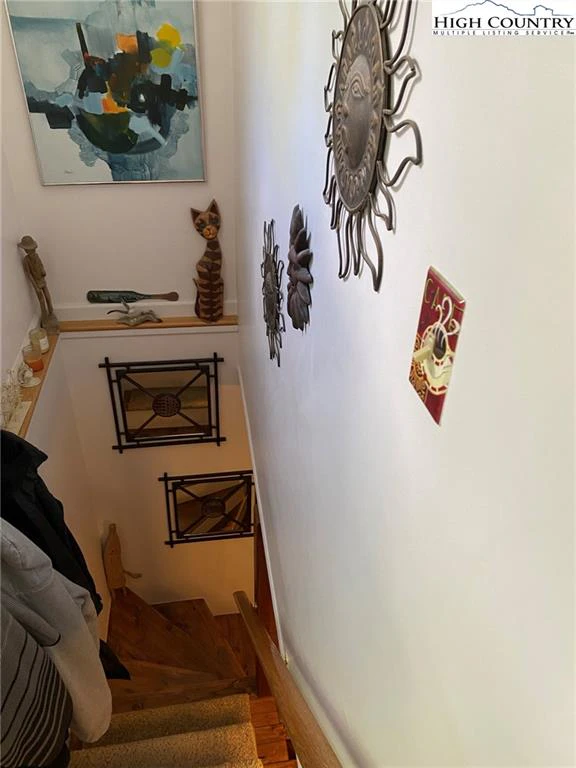 Image number 12 for the current listing