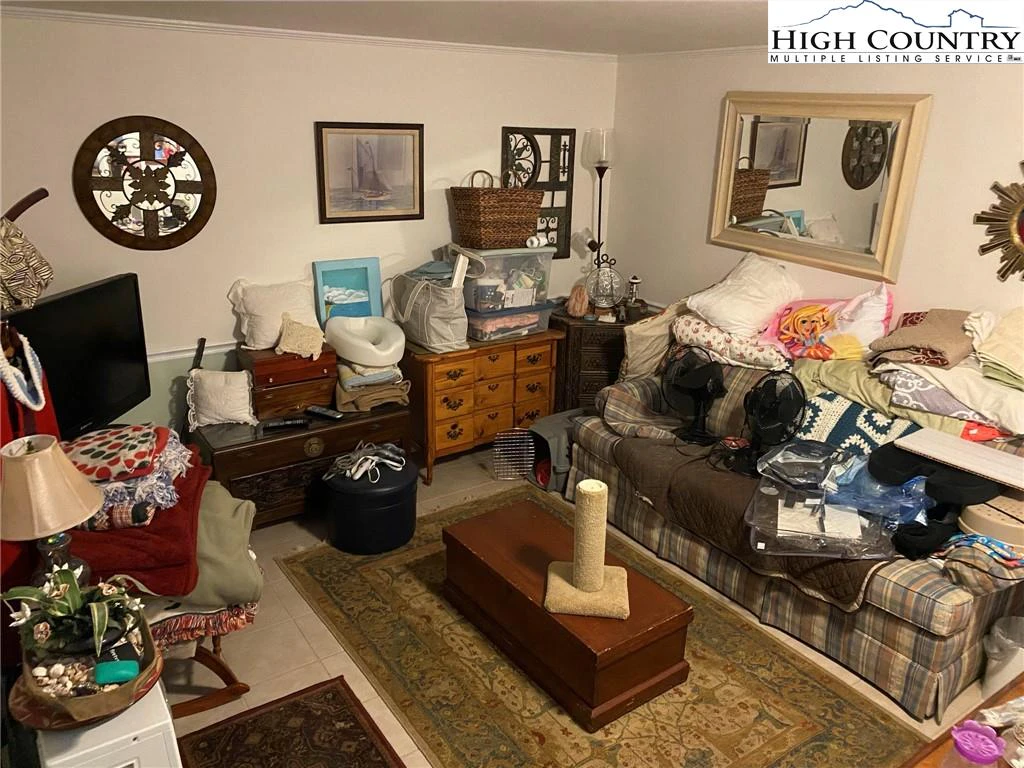 Image number 3 for the current listing