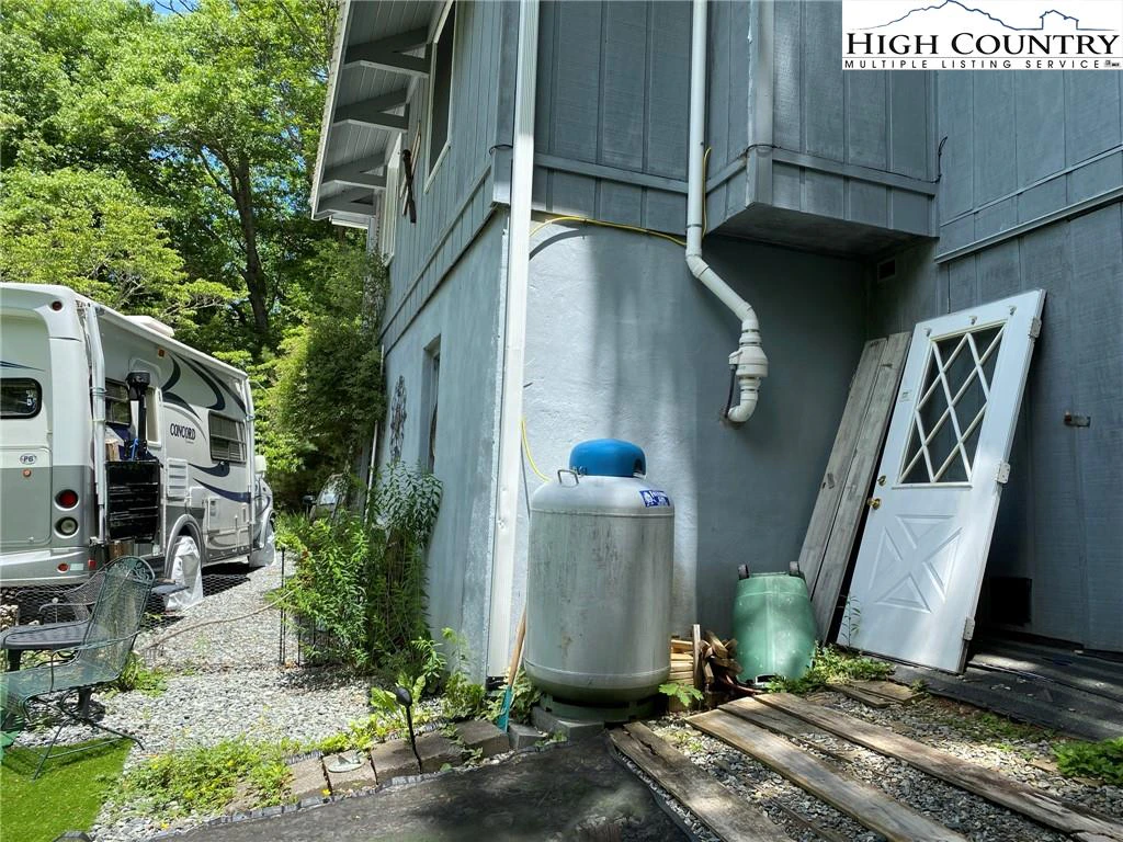 Image number 2 for the current listing