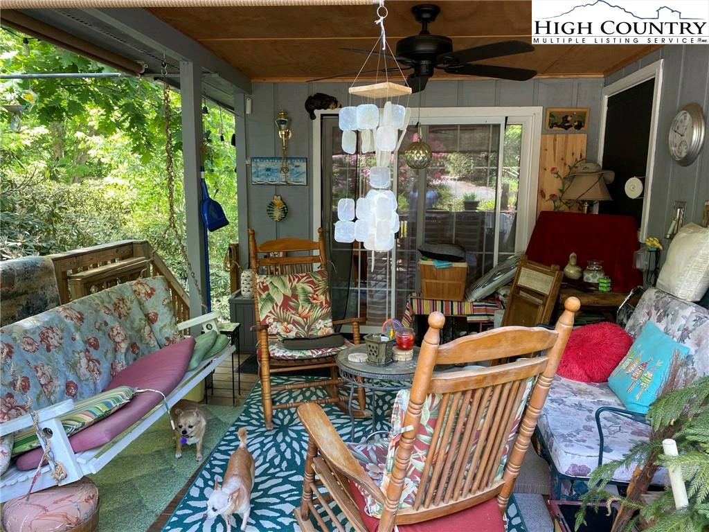 Image number 14 for the current listing