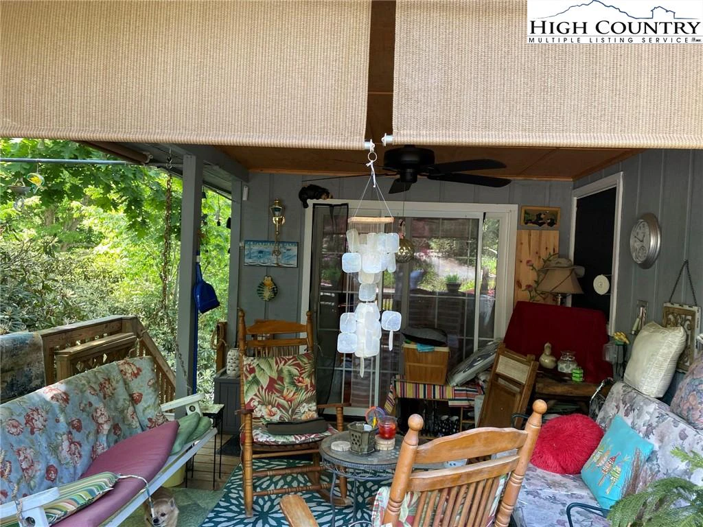 Image number 15 for the current listing
