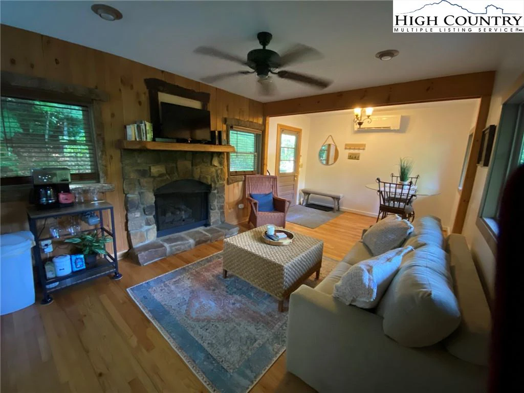 Image number 18 for the current listing