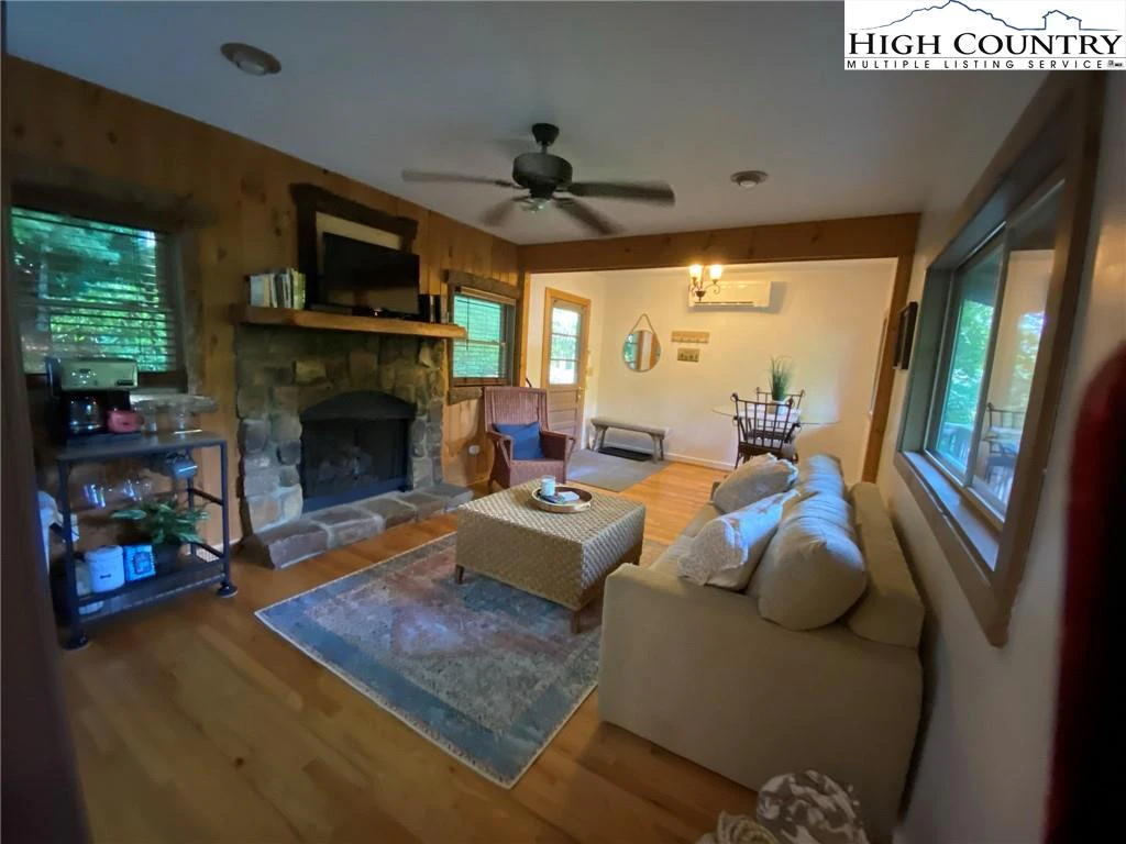 Image number 16 for the current listing