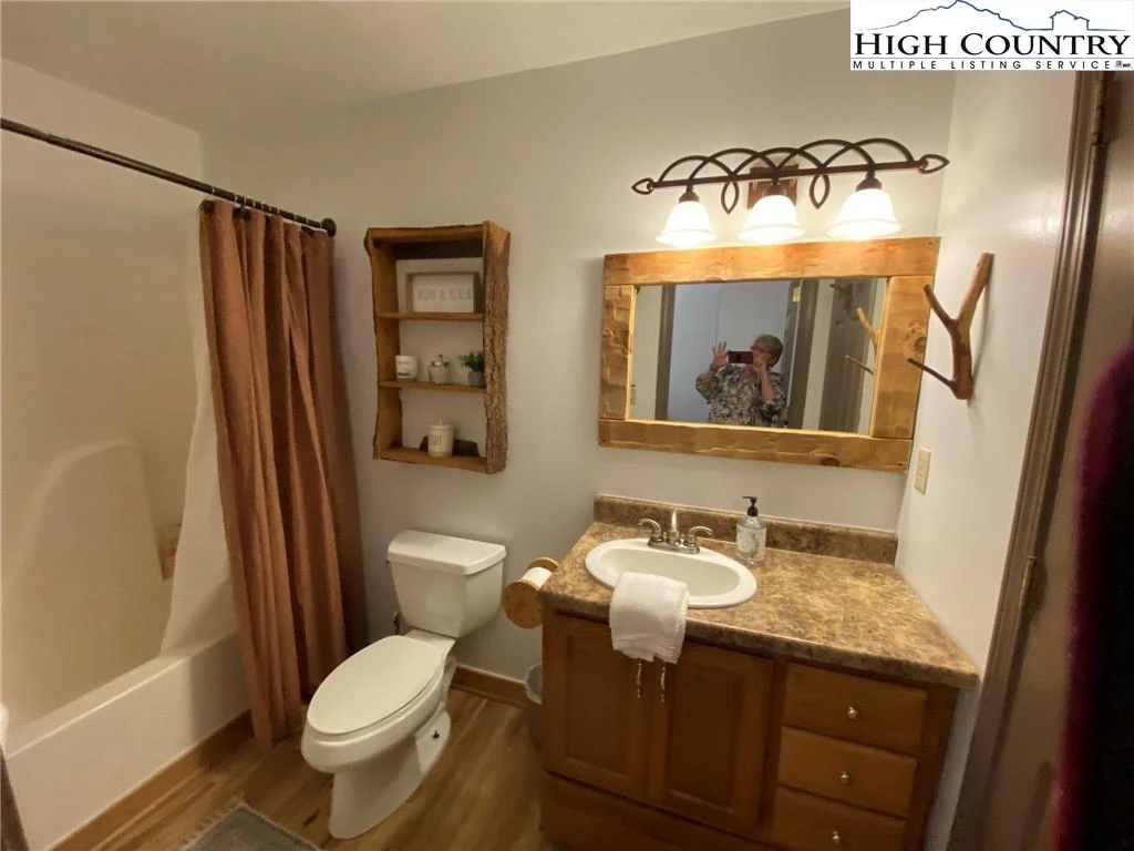 Image number 11 for the current listing