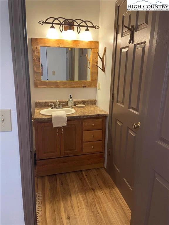 Image number 10 for the current listing