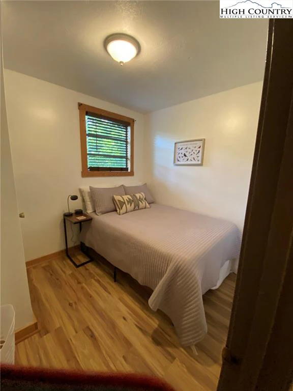 Image number 6 for the current listing
