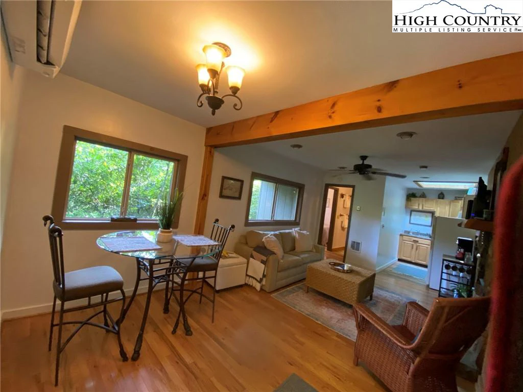 Image number 21 for the current listing