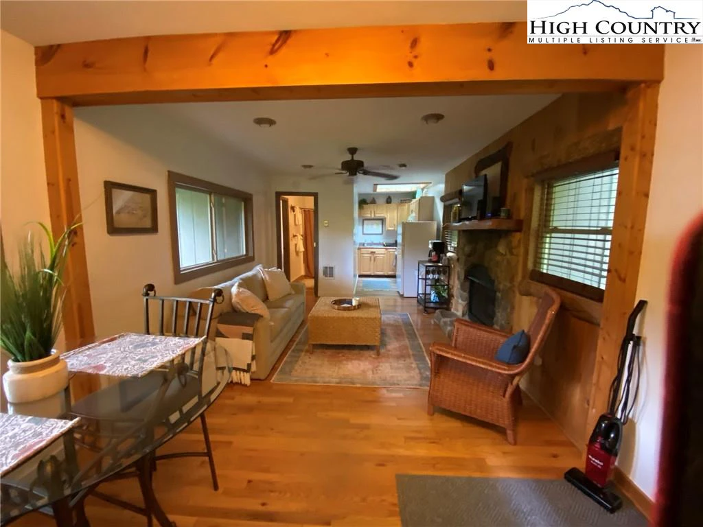 Image number 20 for the current listing