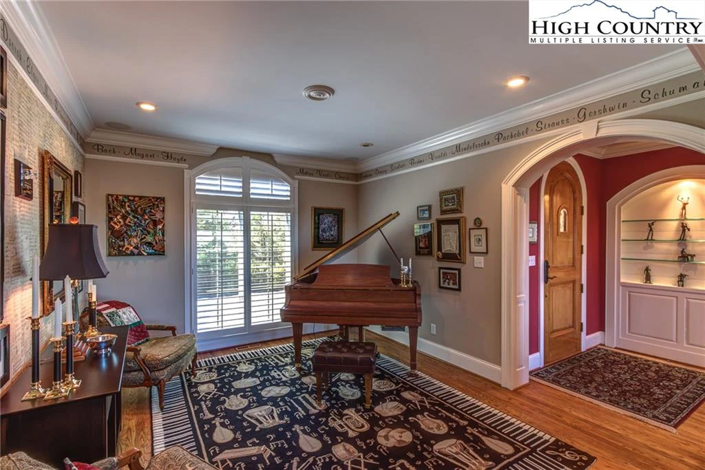 Image number 3 for the current listing