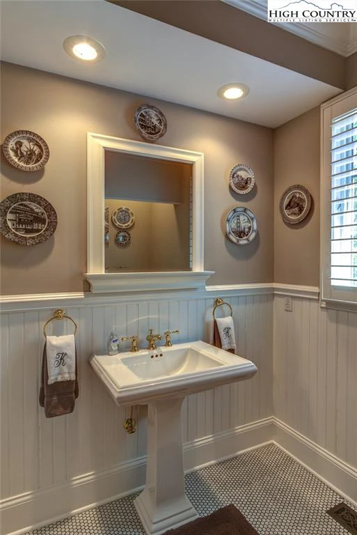Image number 5 for the current listing