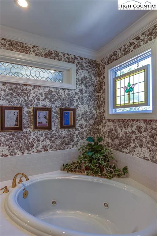 Image number 6 for the current listing