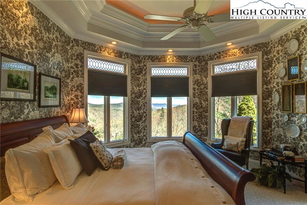 Image number 9 for the current listing