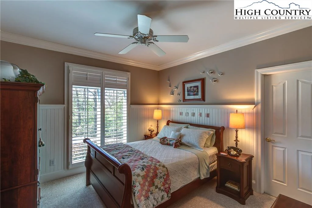 Image number 11 for the current listing