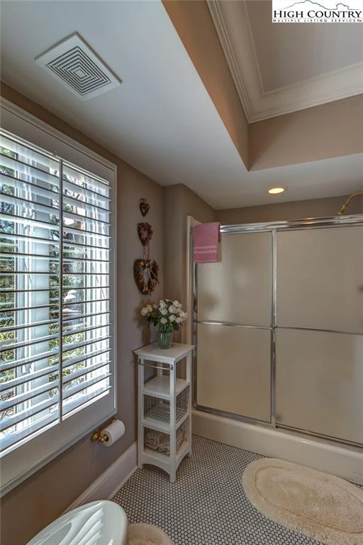 Image number 2 for the current listing