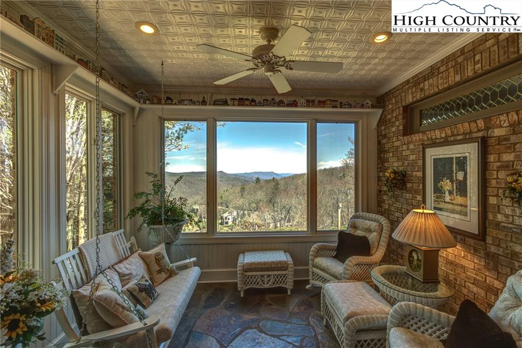 Image number 15 for the current listing