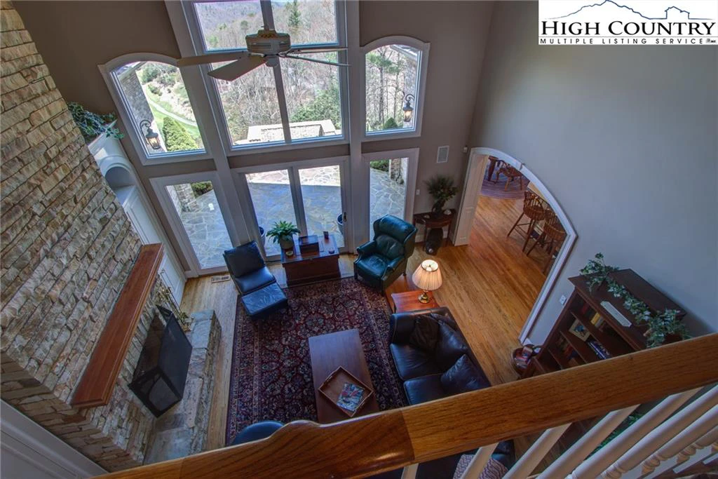 Image number 19 for the current listing