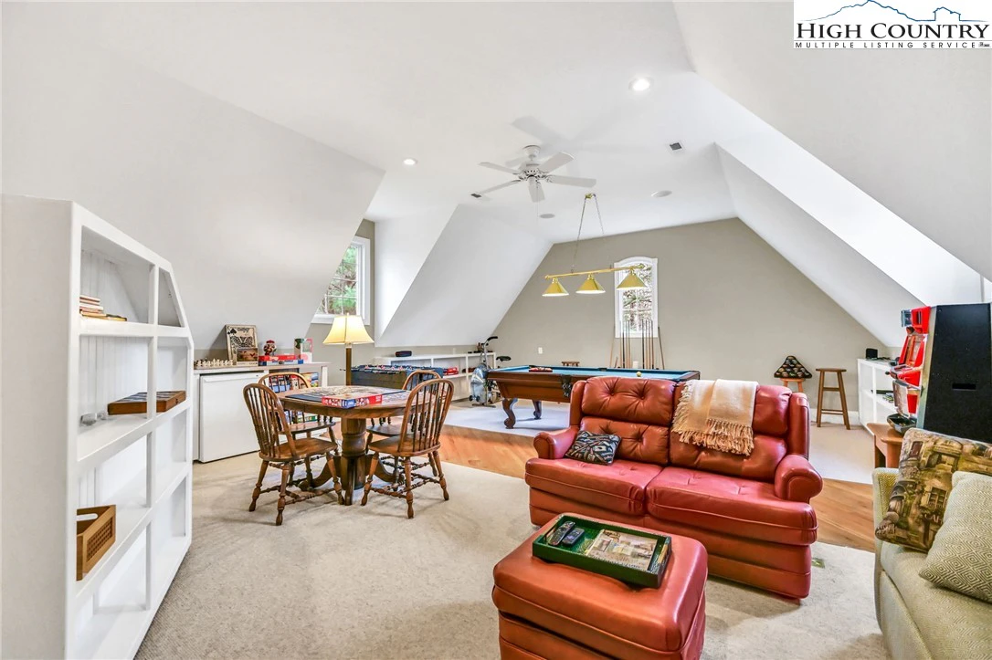 Image number 21 for the current listing