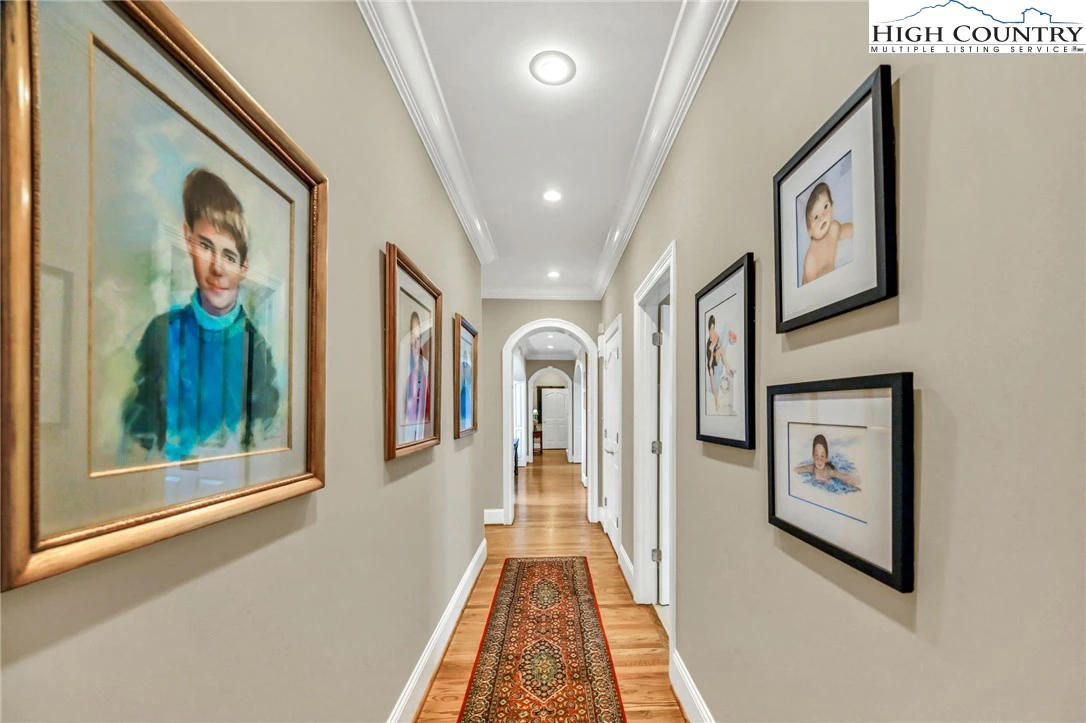 Image number 14 for the current listing