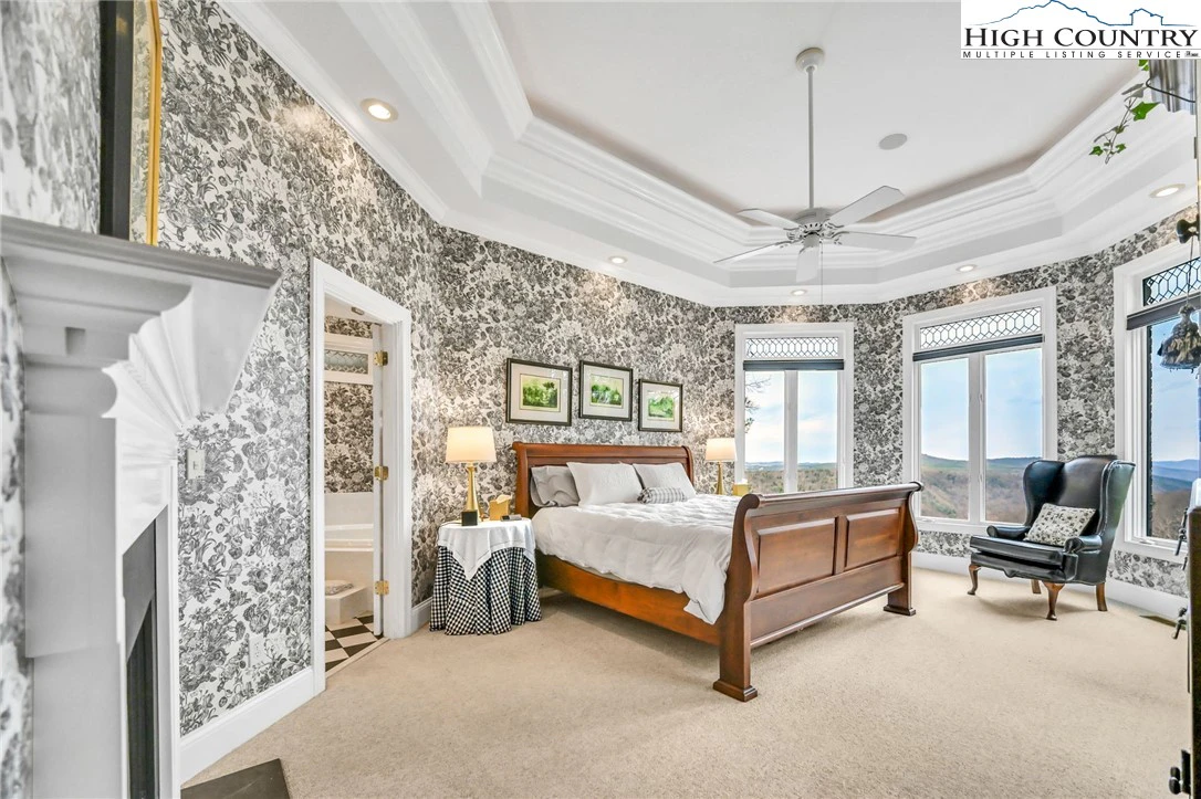 Image number 3 for the current listing