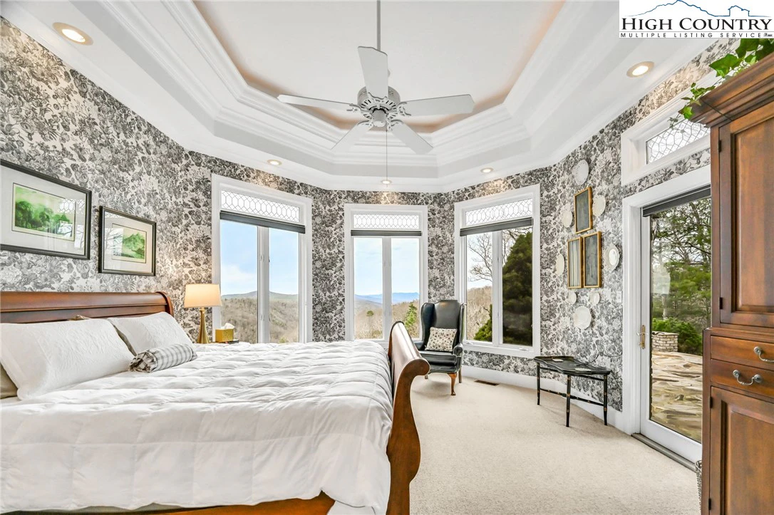 Image number 4 for the current listing