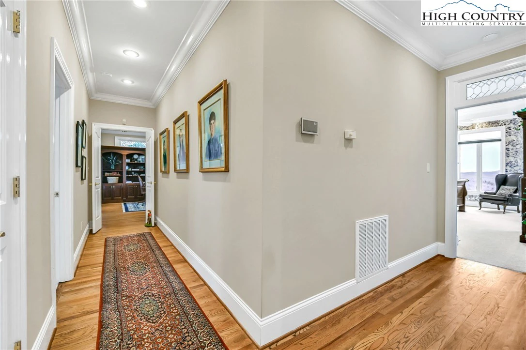 Image number 9 for the current listing