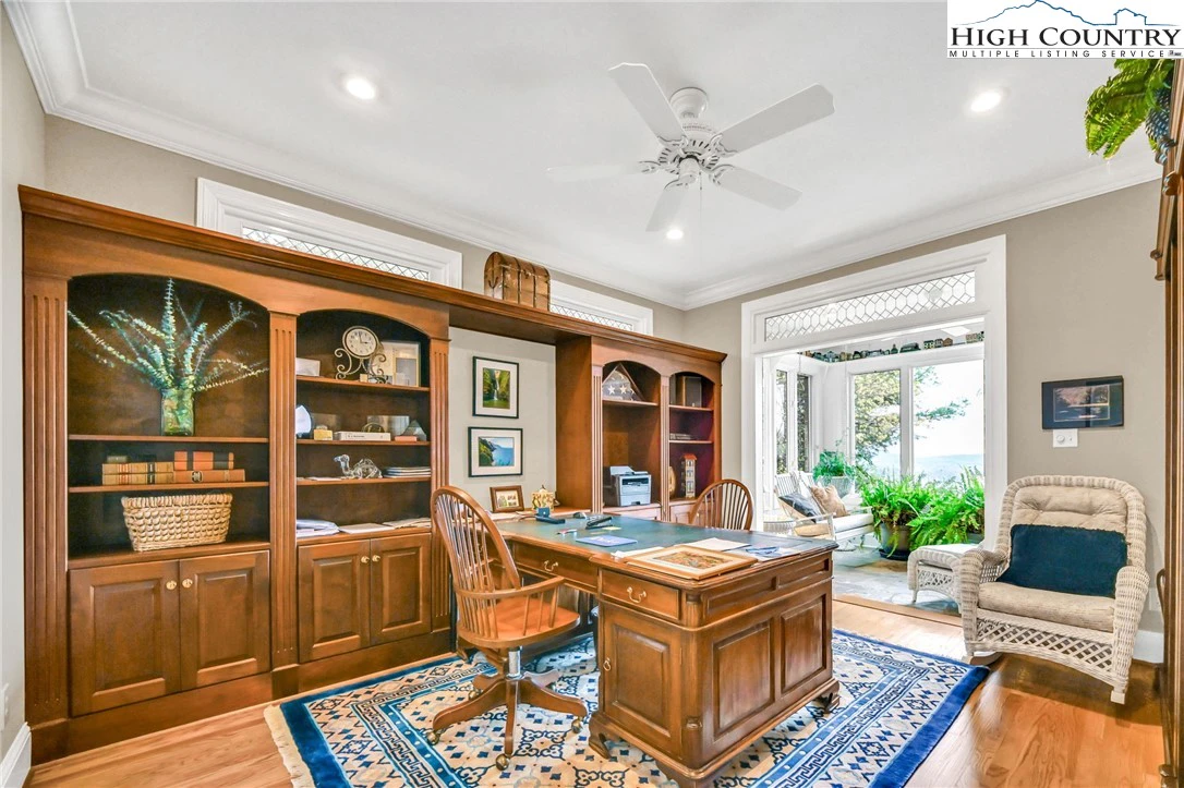 Image number 10 for the current listing