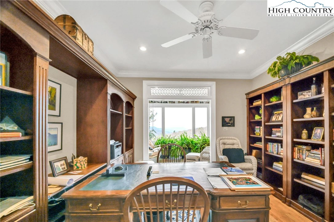Image number 11 for the current listing