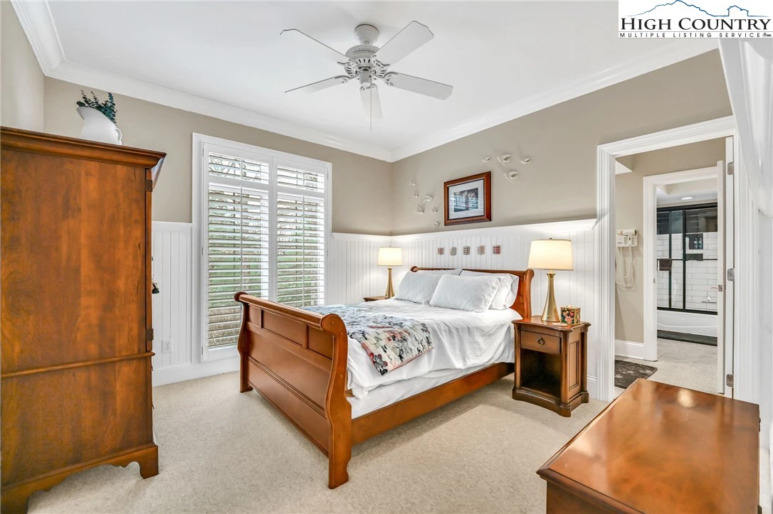 Image number 2 for the current listing
