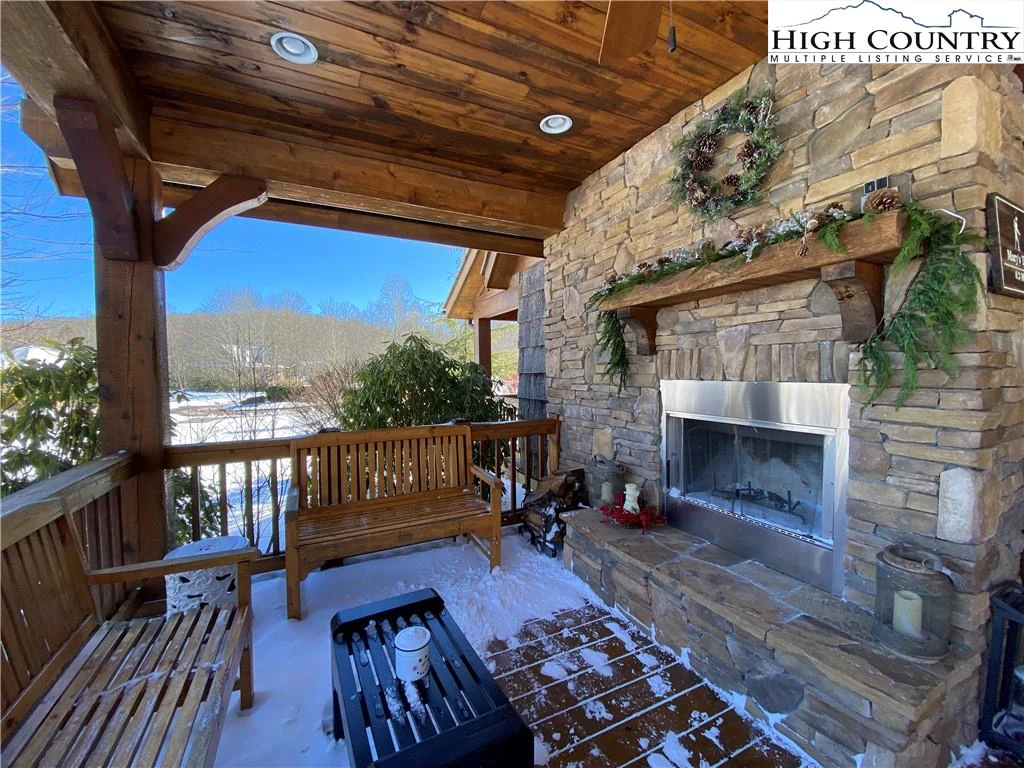Image number 4 for the current listing