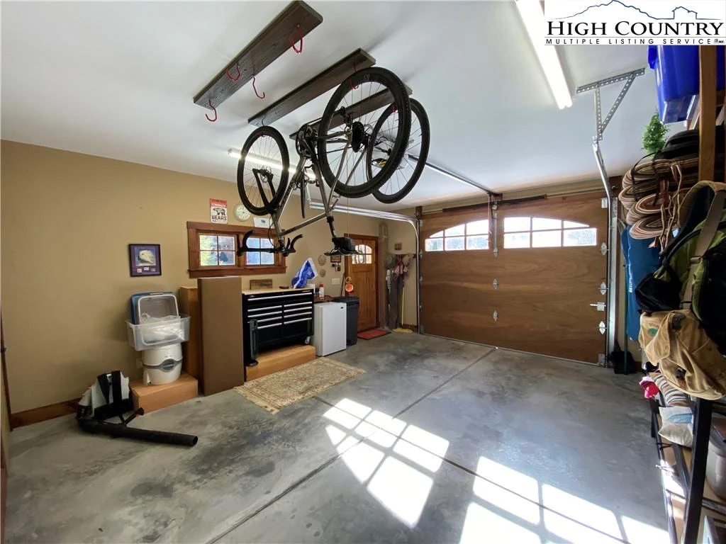 Image number 9 for the current listing