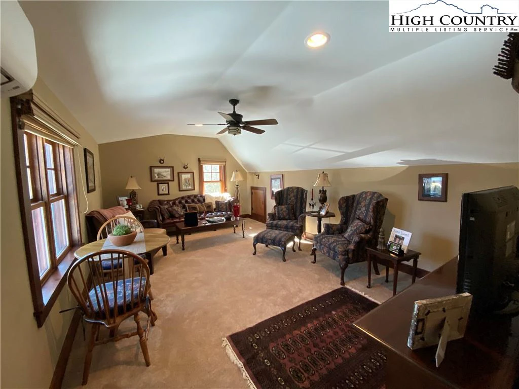 Image number 2 for the current listing