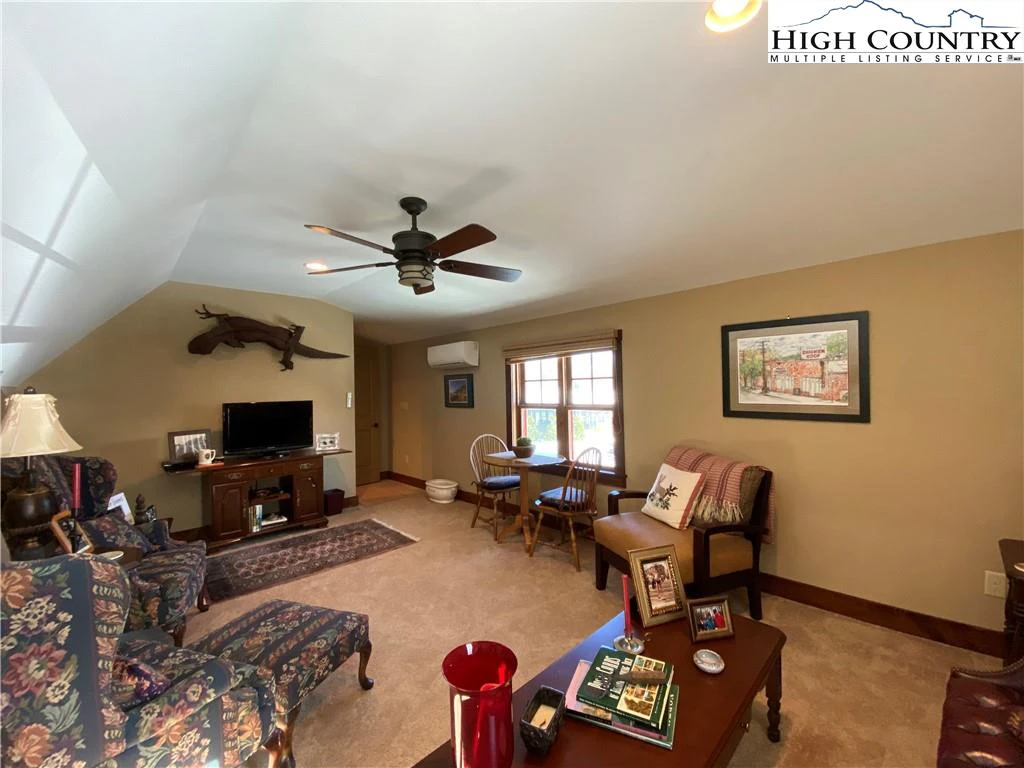 Image number 12 for the current listing