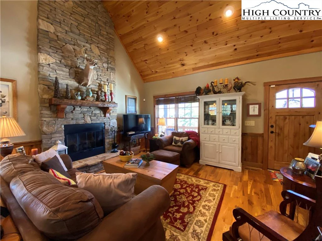 Image number 20 for the current listing