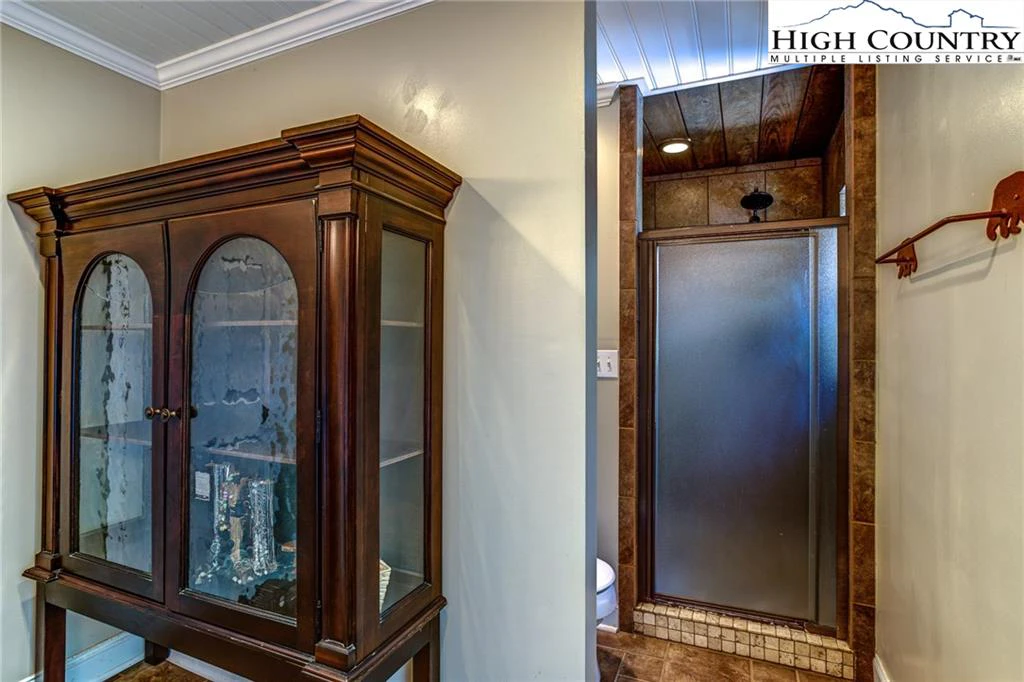 Image number 4 for the current listing