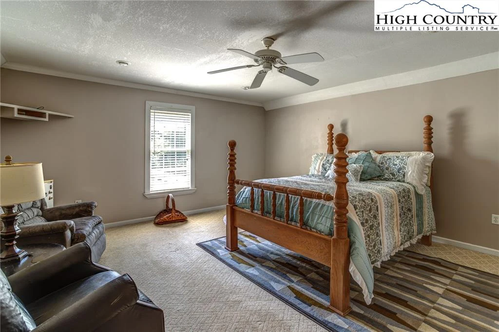 Image number 7 for the current listing