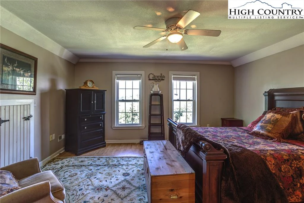 Image number 10 for the current listing