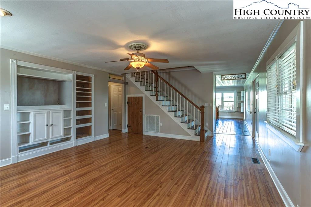 Image number 2 for the current listing