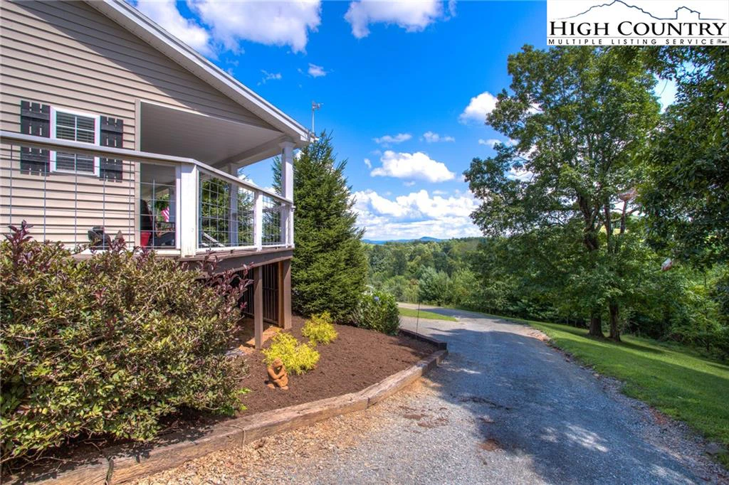 Image number 19 for the current listing