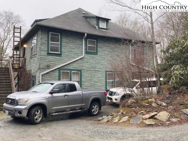 Image number 1 for the current listing