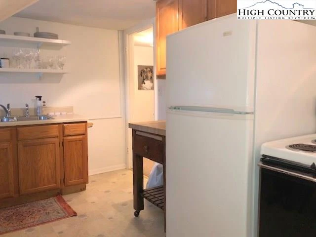 Image number 5 for the current listing