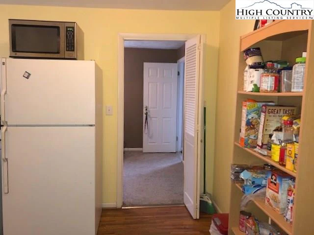 Image number 4 for the current listing