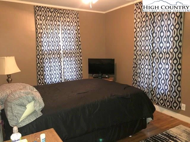 Image number 3 for the current listing