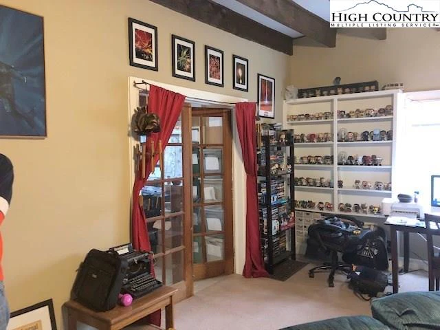 Image number 13 for the current listing
