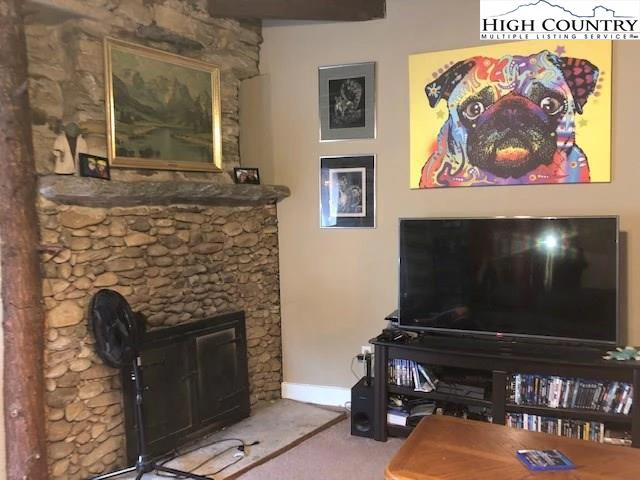 Image number 11 for the current listing