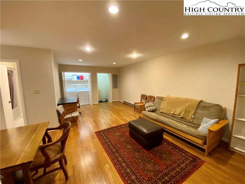 Image number 16 for the current listing