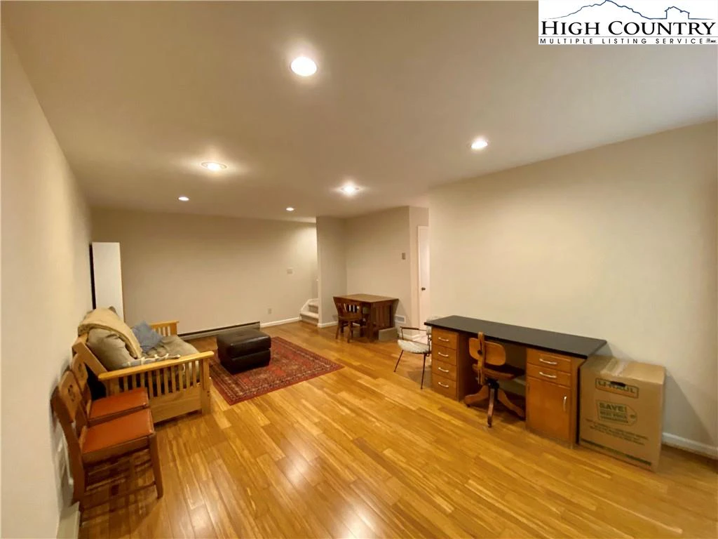 Image number 2 for the current listing