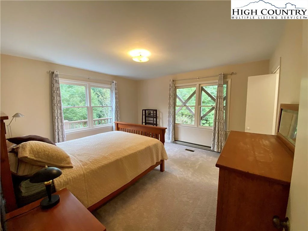 Image number 12 for the current listing