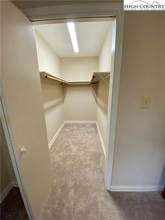 Image number 11 for the current listing
