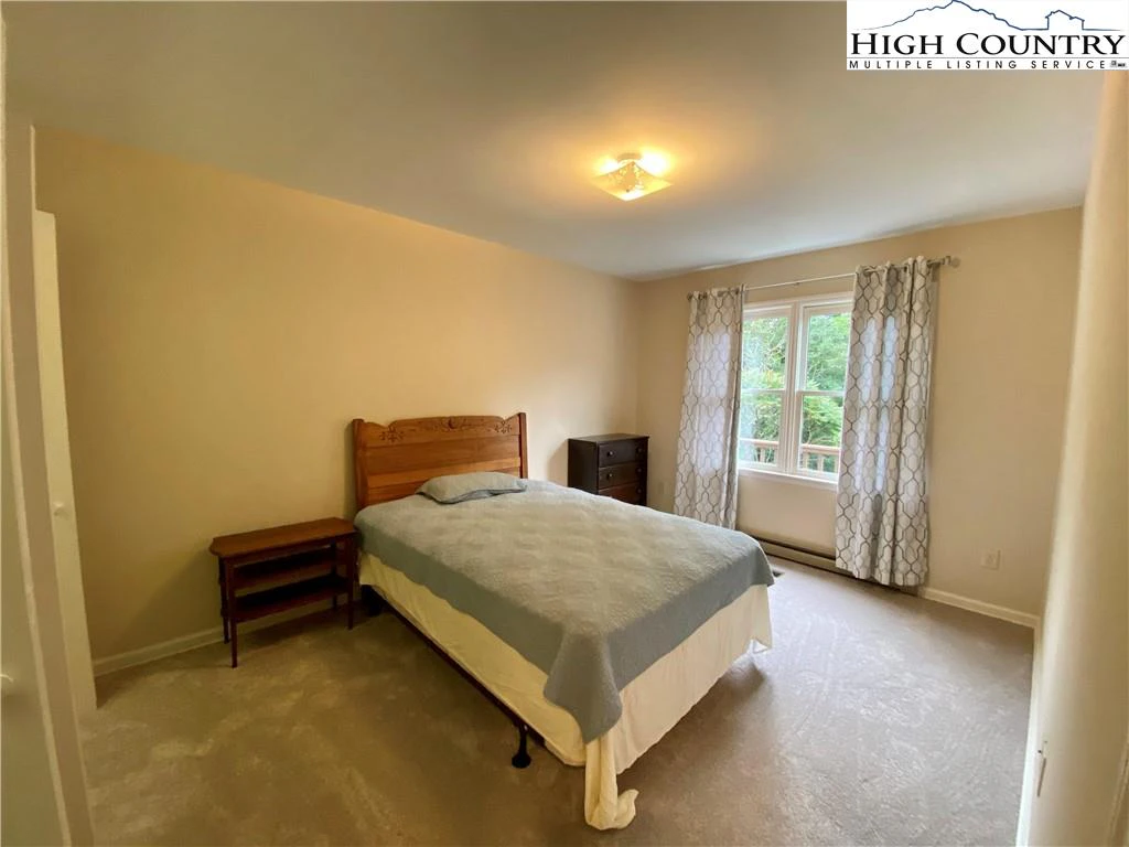 Image number 10 for the current listing