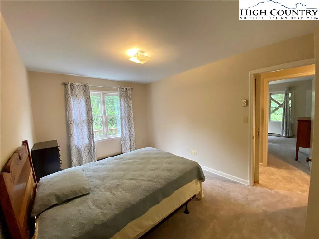 Image number 9 for the current listing
